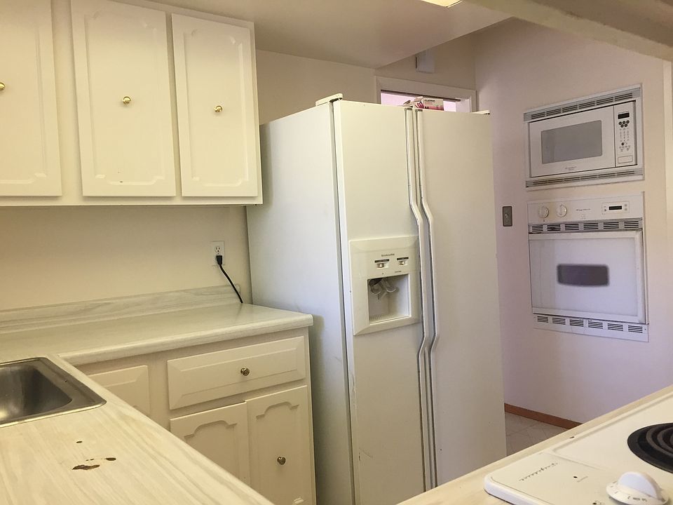 1st image of 1140 Larch Ave