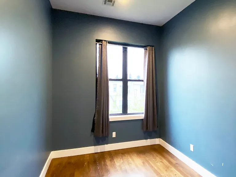 287 Harman St #3E — Photo 8