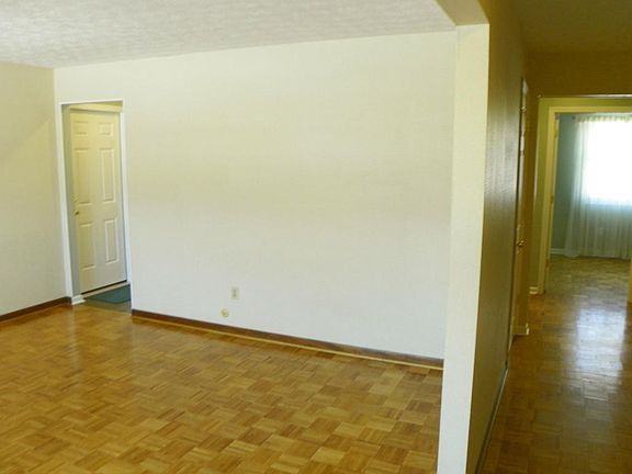 3rd image of 4815 Winterset Dr