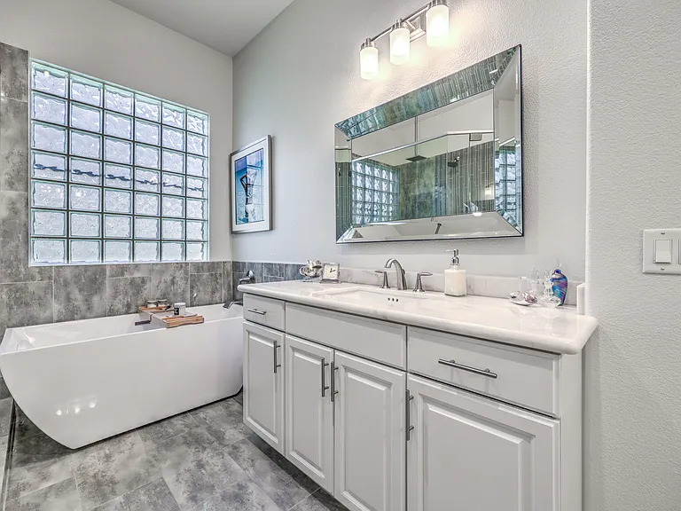 7166 Frontier Hills Ave — Photo 18