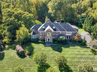 25 Whispering Hollow Ct, Cheshire, CT 06410