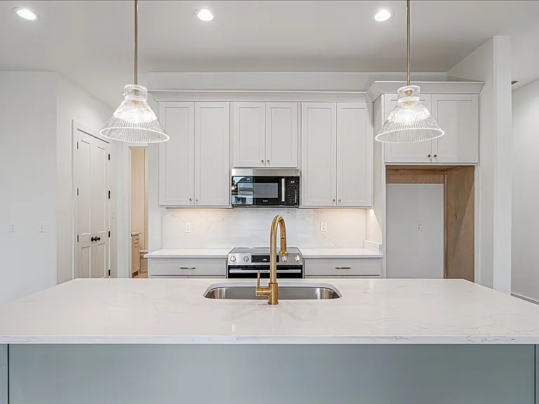 5472 Park Ave — Photo 6