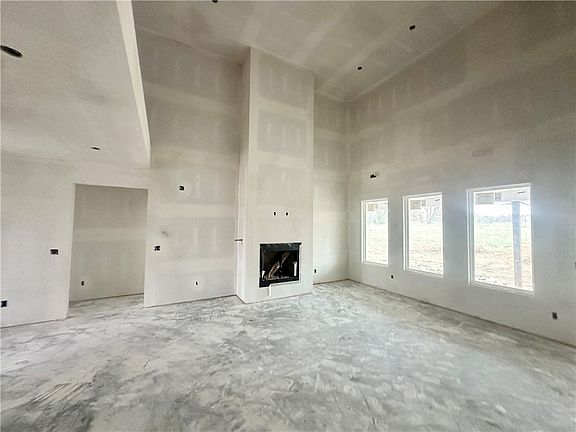 2nd image of 206 Jenna Ln
