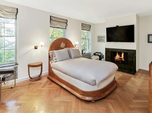 453 West 24th Street image 14 of 24