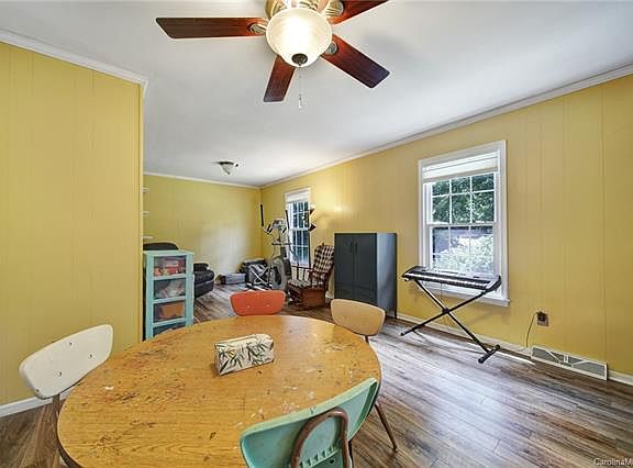 4th image of 214 Arbor Ct
