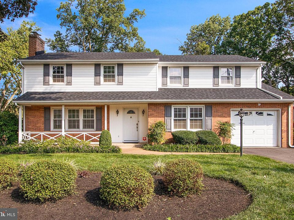 1st image of 28 Yearsley Dr