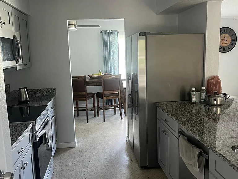 1490 Saint Clair Rd — Photo 2