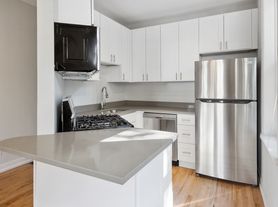 1437 W Superior St, Chicago, IL