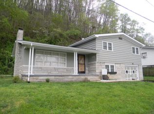 314 Lincoln Ave, Paintsville, KY 41240