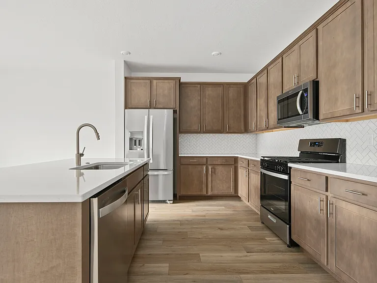 477 W Norwich St — Photo 12