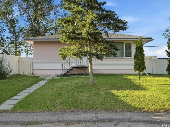 4904 MCKINLEY AVENUE, Regina, SK S4T 0A1
