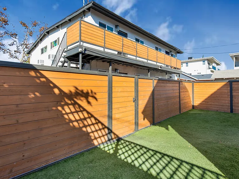 2824 S Redondo Blvd — Photo 8