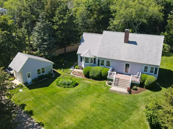 83 Wing Rd, Oak Bluffs, MA 02557