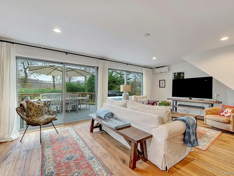 25 Miami Ave — Photo 8
