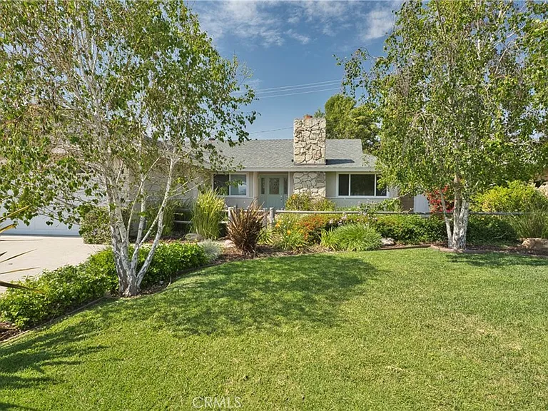 1425 Arrow Wood Dr — Photo 2
