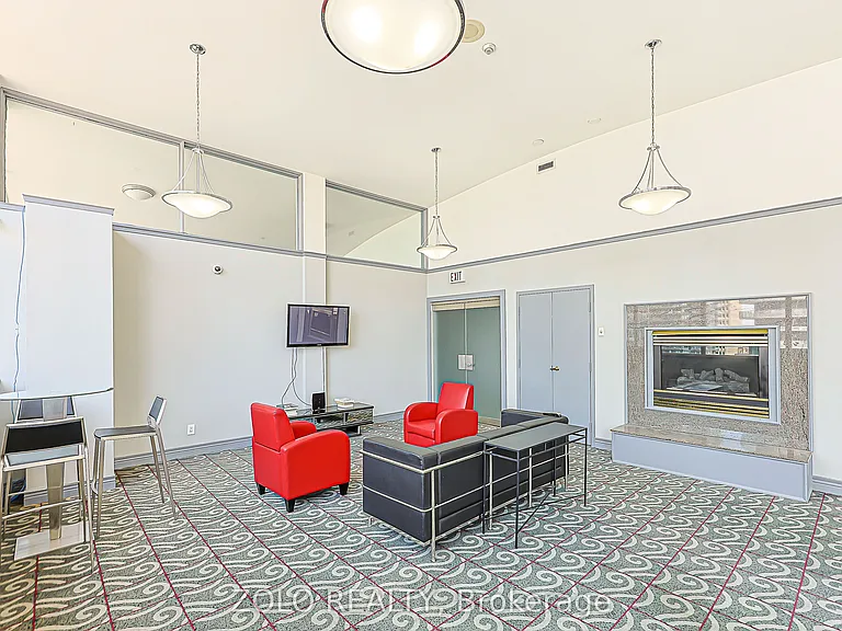 555 Yonge St #804 — Photo 31