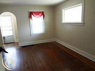 5th image of 1053 Holbrook Ave