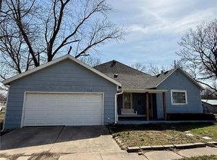423 Yuba St, Burlington, KS 66839