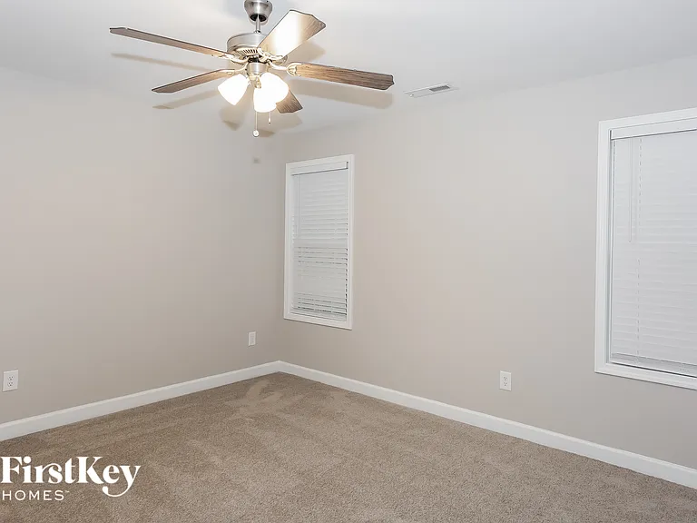 145 McKinnon Ave NE — Photo 12