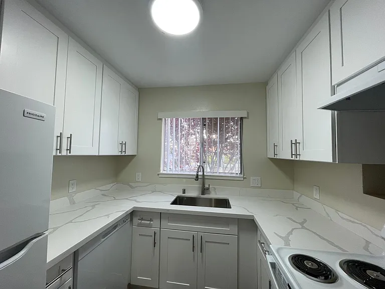 607 Timberpine Ave #2 — Photo 8