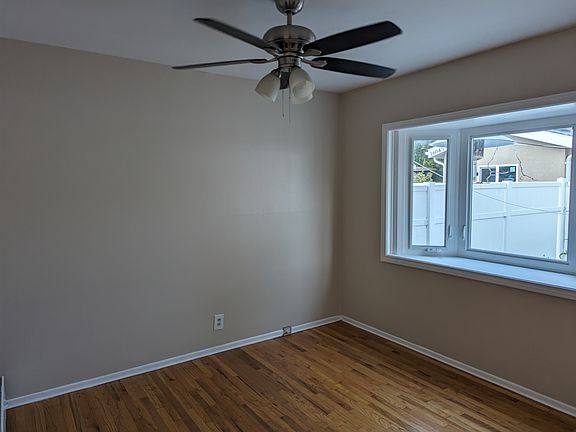 3rd image of 16043 Leadwell St
