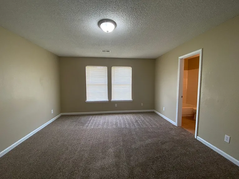 4832 Royal Run Dr — Photo 8