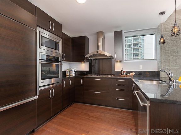 5th image of 800 The Mark Ln Unit 1805