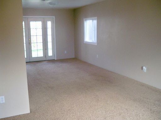 4th image of 634 Knoll Ave
