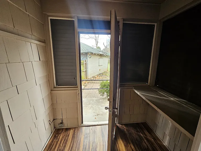 2915 N Harvey Pkwy — Photo 31