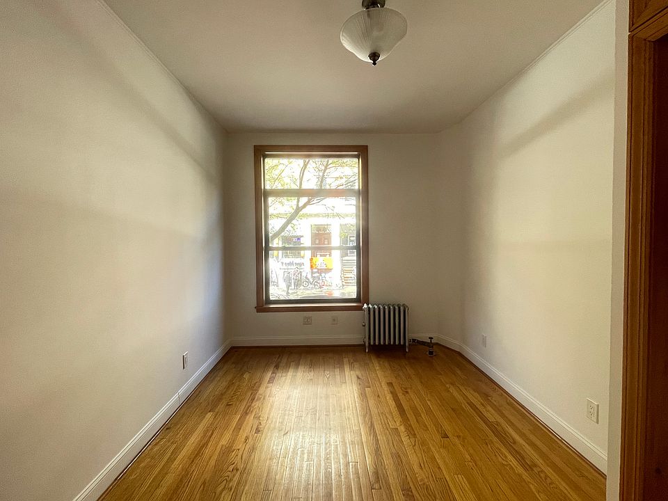 1st image of 22 Saint Marks Pl APT 1