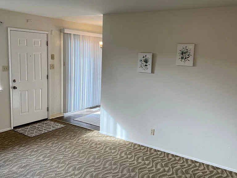 5900 Jefferson Ave — Photo 16