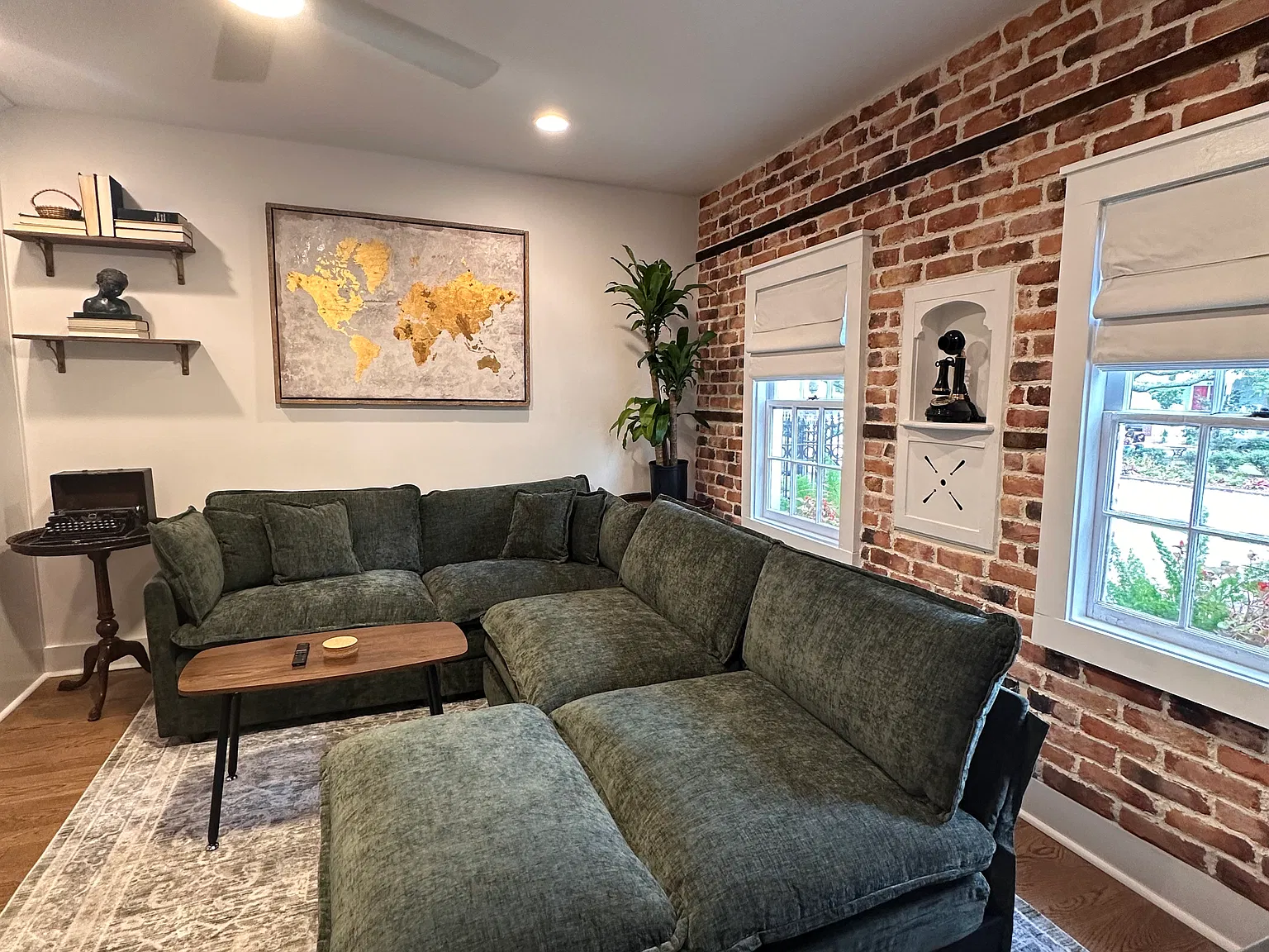 1 bed, 916 sqft, $3,500 — Photo 3