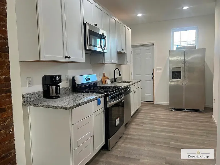 233 N Luzerne Ave — Photo 3