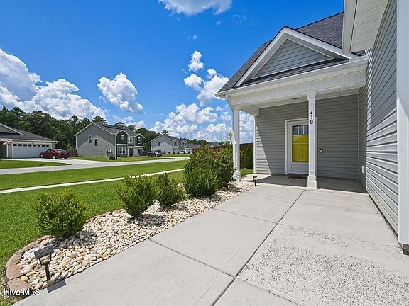 4th image of 410 Cattle Ranch Lane