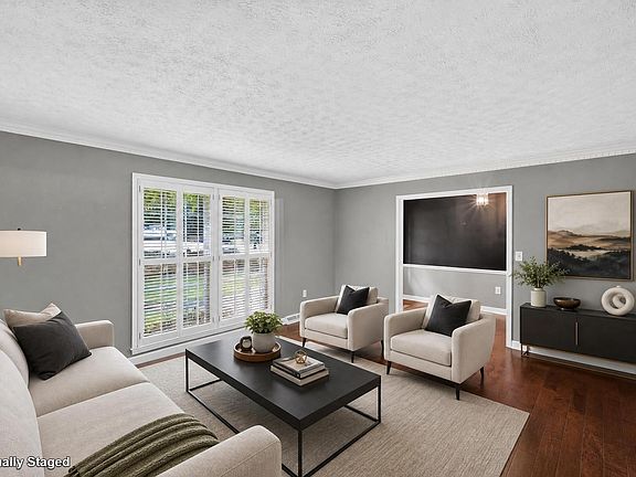 3rd image of 103 Lancelot Ct