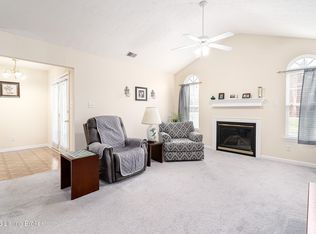 5204 Sand Wood Ln, Louisville, KY 40272