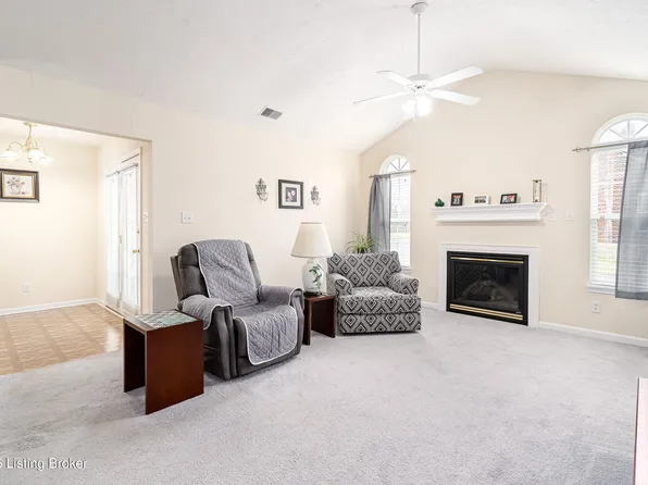 5204 Sand Wood Ln, Louisville, KY 40272