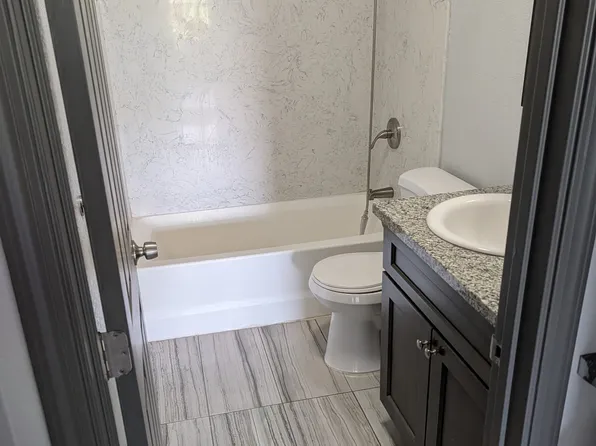 2567 S Rowell Ave, Fresno, CA 93725