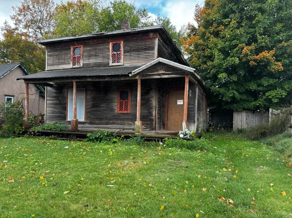 134 S Paw Paw St, Coloma, MI 49038