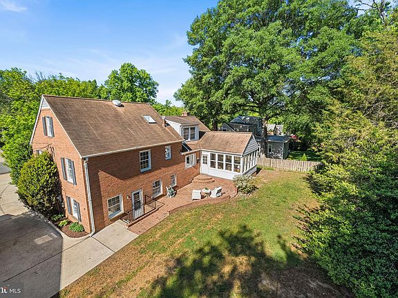 2nd image of 914 Waynewood Blvd