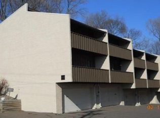 11442 Minnetonka Mills Rd, Minnetonka, MN 55305