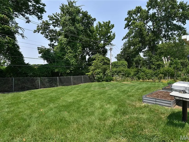 965 Orchard Lakes Dr — Photo 36