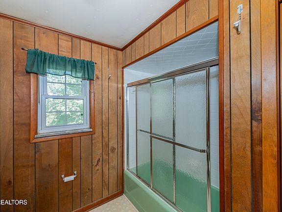 5th image of 214 Woodland Dr