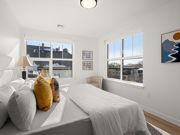 5th image of 1151 Walnut St #406