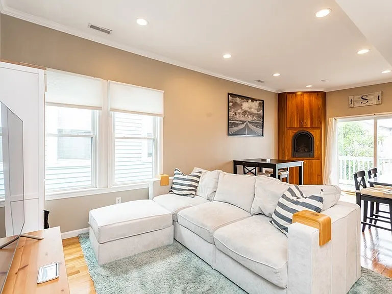 10 Peters St #3 — Photo 3