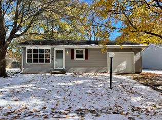 614 Creve Coeur Dr, Champaign, IL 61822