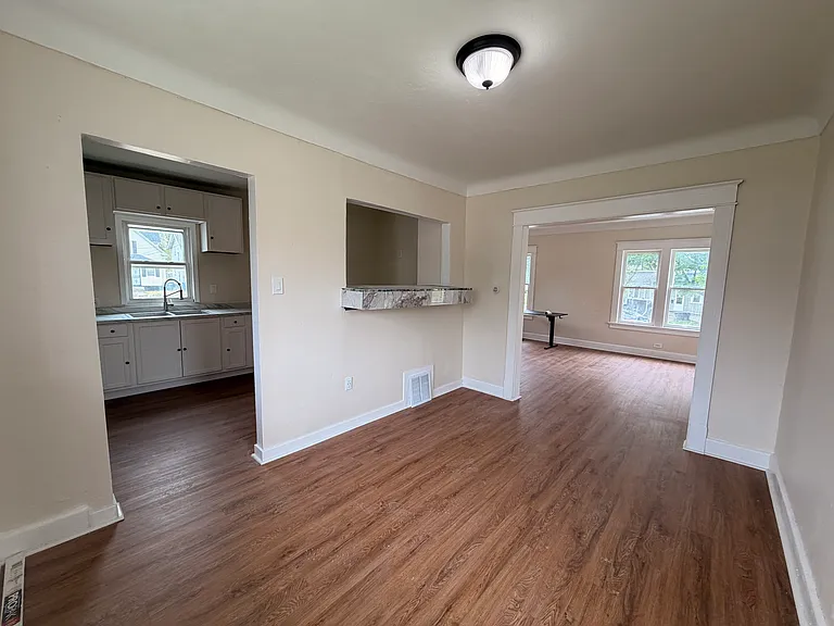3218 Cottage Ave — Photo 6