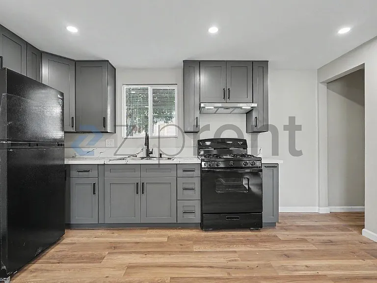 1204 W 50th St — Photo 7