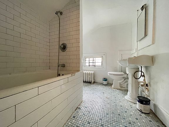 2nd image of 176 Summit Ave #3E