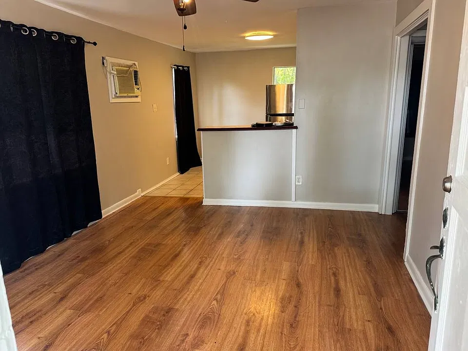 4422 1/2 Bell St #1